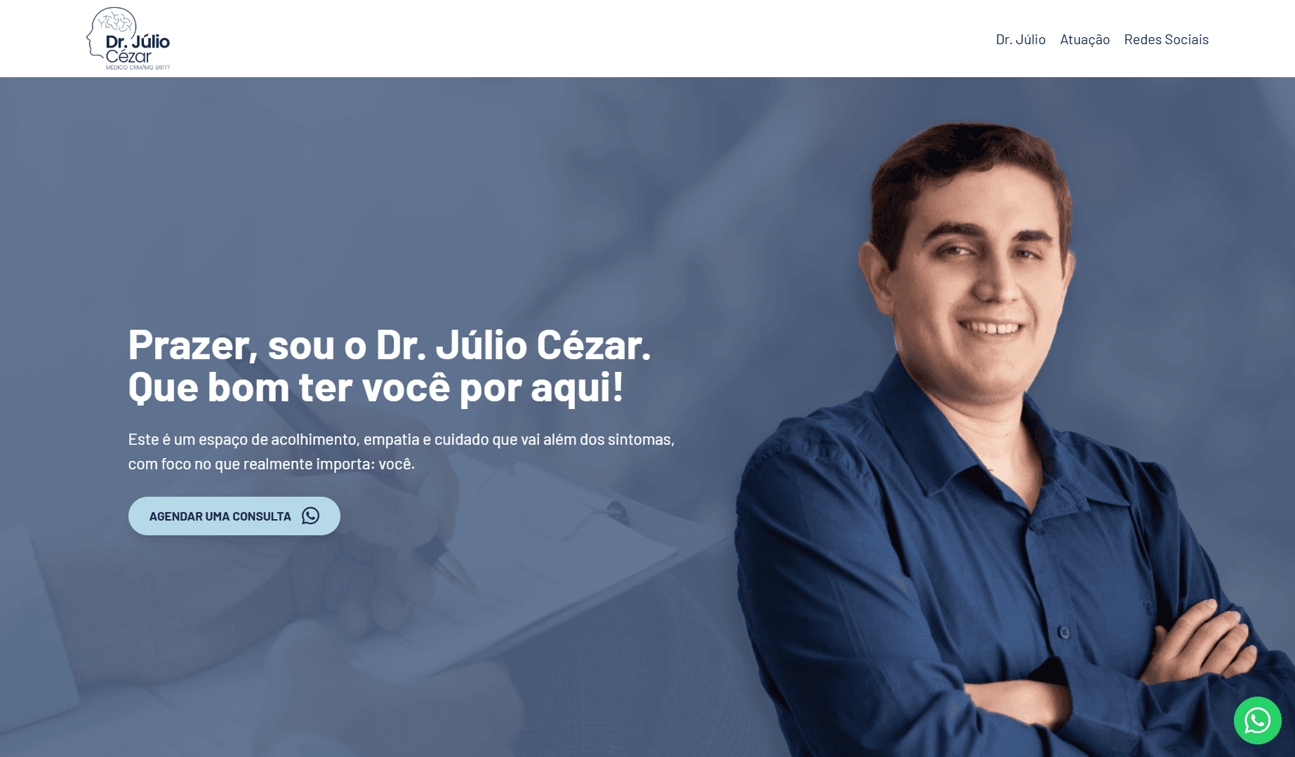 Página inicial do site profissional do Dr. Júlio Cézar com seções de apresentação e especialidades